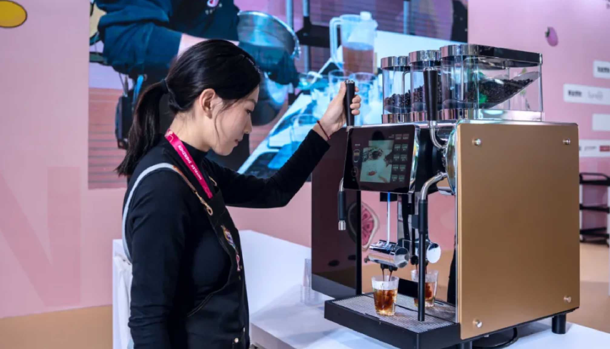 华南调饮高手逐梦赛。恍嗲樵档缱佑蜗饭偻Φ12届国际潮饮大赛·深圳赛区